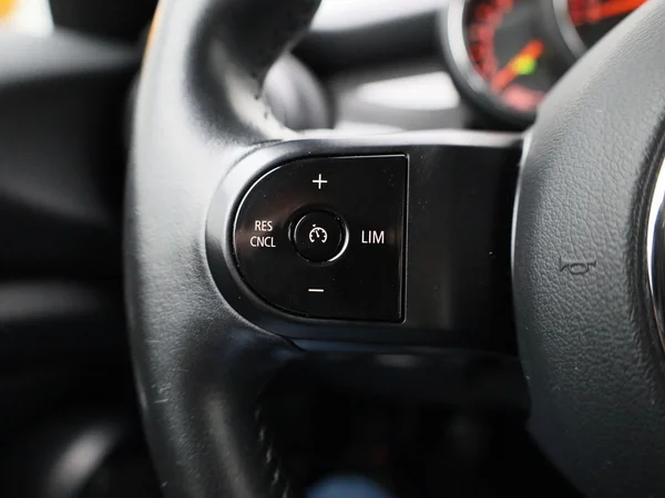 MINI One (2021) — foto 9 van 38