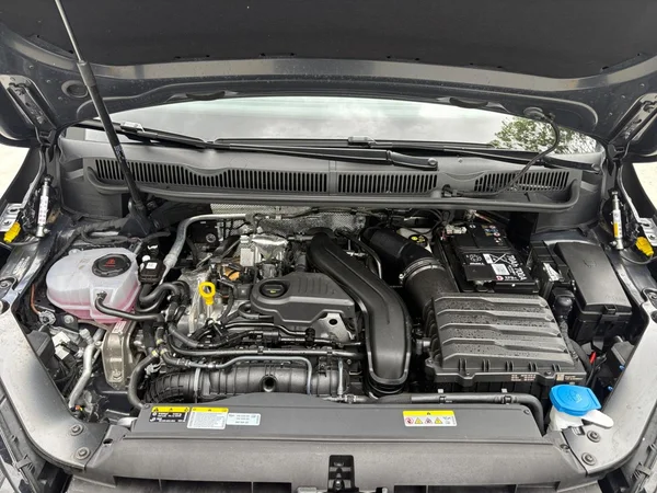 VOLKSWAGEN Touran (2025) — foto 15 van 24