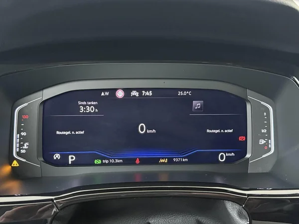 VOLKSWAGEN Touran (2025) — foto 3 van 19