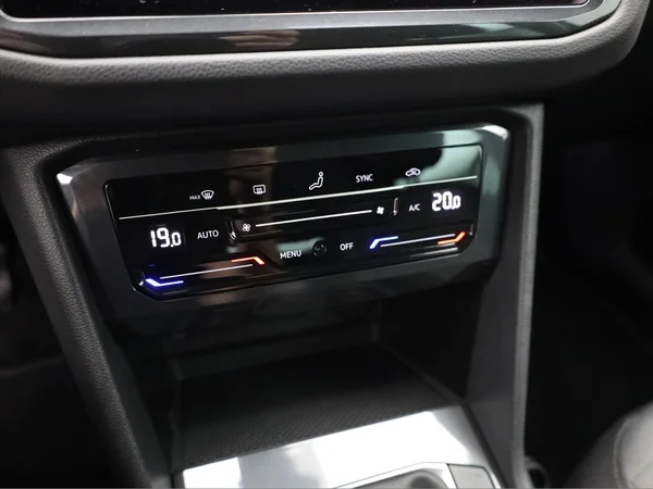 VOLKSWAGEN Tiguan (2021) — foto 9 van 20