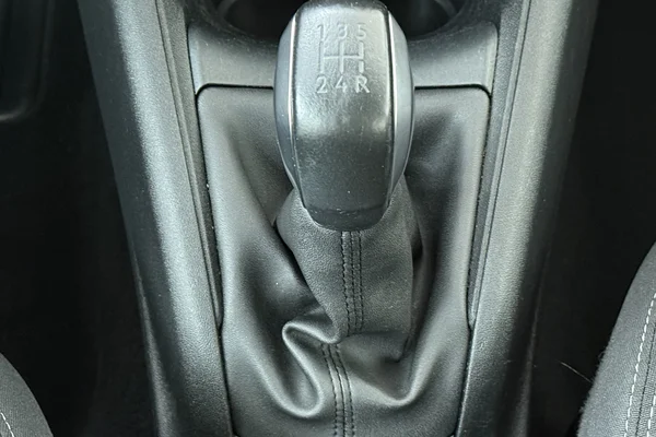Peugeot 208 (2018) — foto 4 van 23