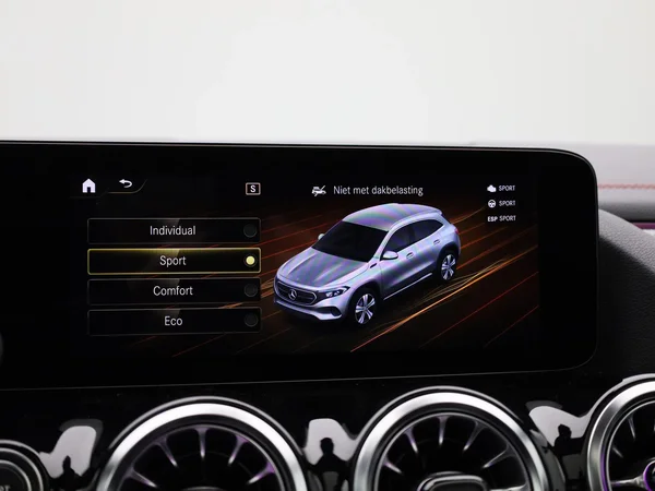 Mercedes-Benz EQA (2021) — foto 19 van 48