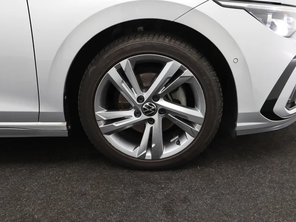VOLKSWAGEN Golf VIII SW (2024) — foto 27 van 27