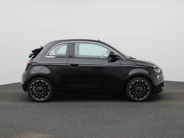 Fiat 500C (2023) — foto 37 van 40