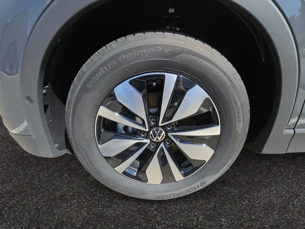 VOLKSWAGEN Tiguan (2026) — foto 16 van 24