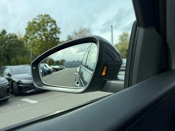 AUDI Q6 e-tron (2025) — foto 8 van 24