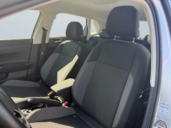 VOLKSWAGEN Polo (2023) — foto 2 van 32