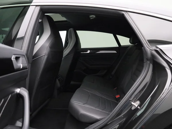Volkswagen Arteon (2023) — foto 2 van 49