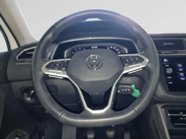 VOLKSWAGEN Tiguan (2022) — foto 4 van 22