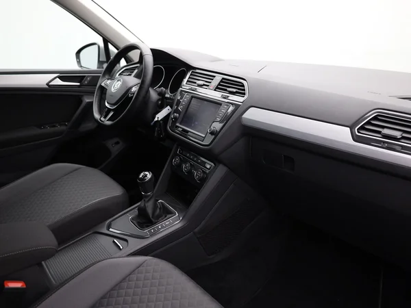 VOLKSWAGEN Tiguan (2017) — foto 17 van 23