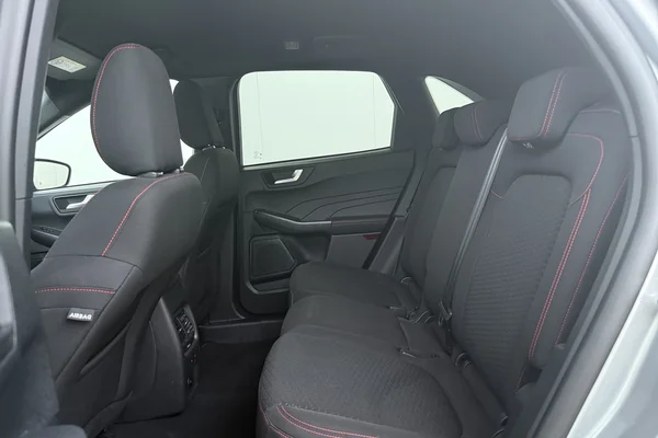 Ford Kuga FHEV (2025) — foto 18 van 19