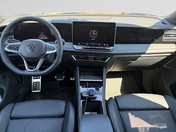 VOLKSWAGEN Tiguan (2026) — foto 2 van 24