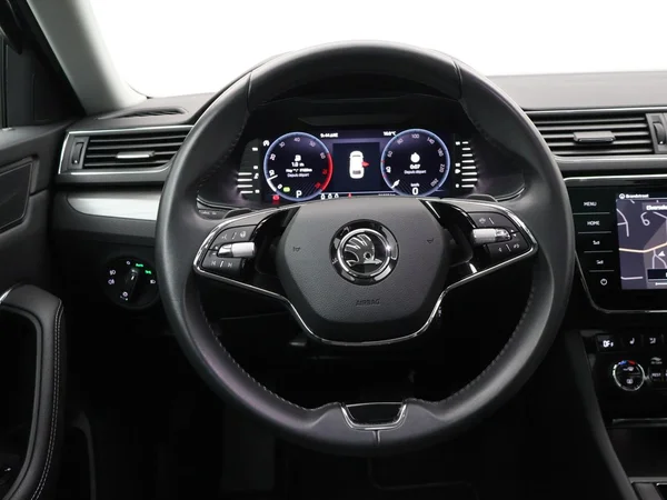 SKODA Superb Combi (2024) — foto 3 van 34