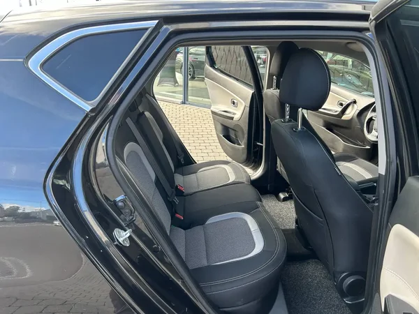 Kia Ceed (2016) — foto 6 van 19