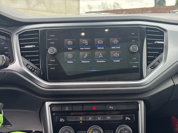VOLKSWAGEN T-Roc (2021) — foto 4 van 18