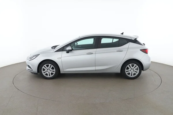 Opel Astra (2019) — foto 9 van 16
