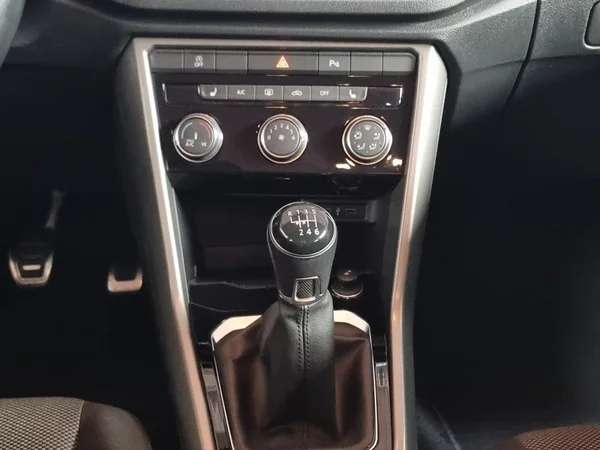 VOLKSWAGEN T-Roc (2021) — foto 3 van 22