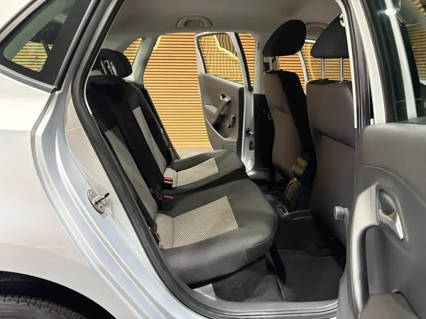 Volkswagen Polo (2014) — foto 4 van 18