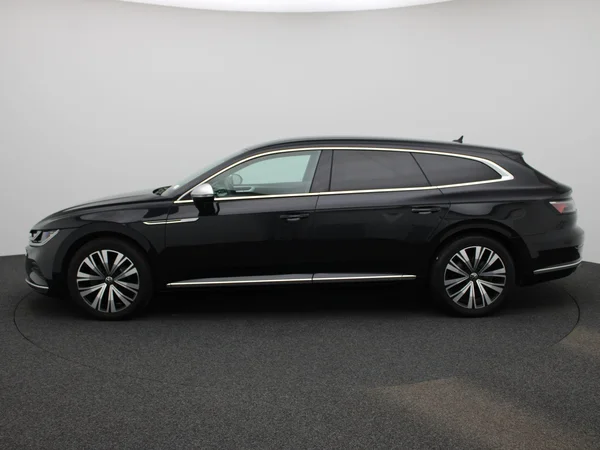 Volkswagen Arteon (2022) — foto 34 van 49