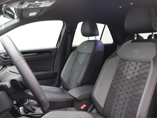 VOLKSWAGEN T-Roc (2025) — foto 2 van 15