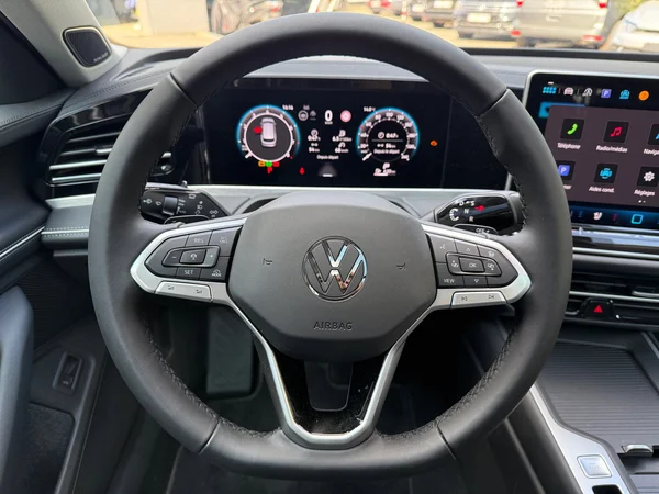 VOLKSWAGEN Passat SW (2025) — foto 4 van 15