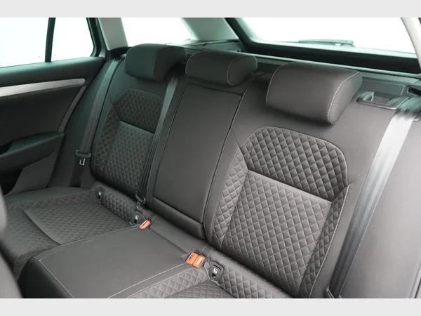 SKODA Superb Combi (2020) — foto 27 van 27