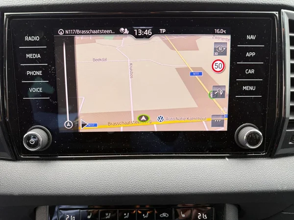 SKODA Karoq (2024) — foto 6 van 23