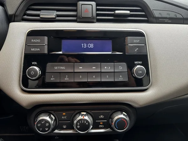 Nissan Micra (2018) — foto 4 van 18