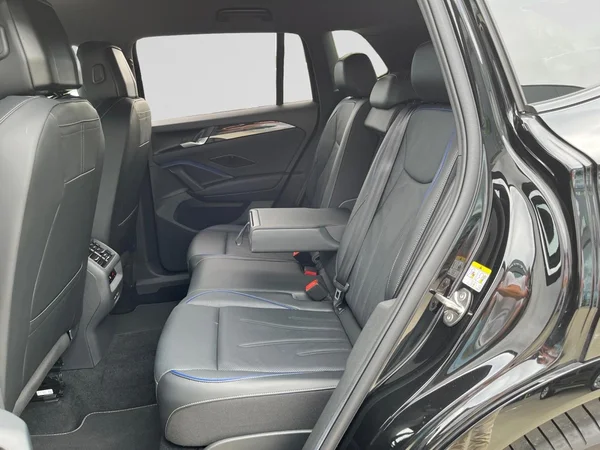 VOLKSWAGEN Tiguan (2025) — foto 18 van 22