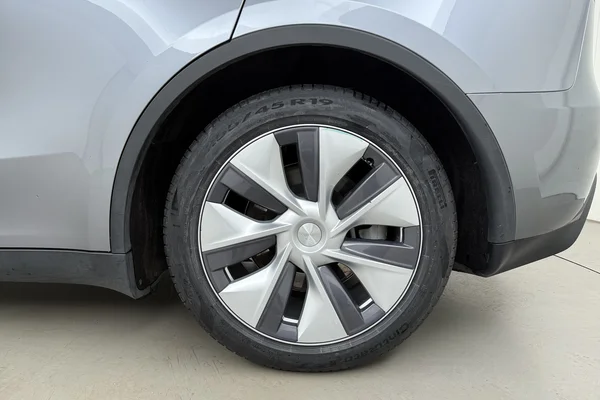 Tesla Model Y (2023) — foto 20 van 23