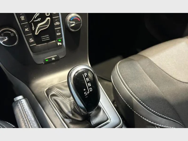 Volvo V40 (2019) — foto 14 van 29