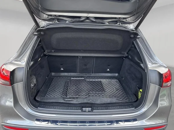 Mercedes-Benz GLA (2022) — foto 24 van 26