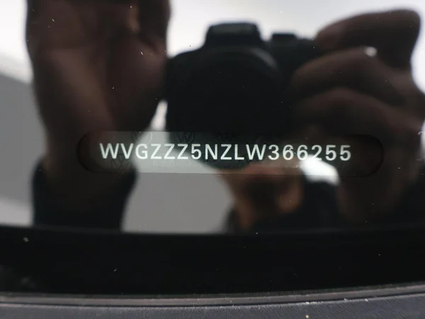 VOLKSWAGEN Tiguan (2020) — foto 21 van 29
