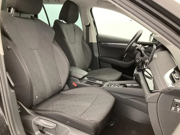 SKODA Octavia Combi PHEV (2021) — foto 28 van 37