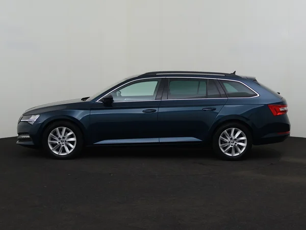 SKODA Superb (2021) — foto 12 van 32