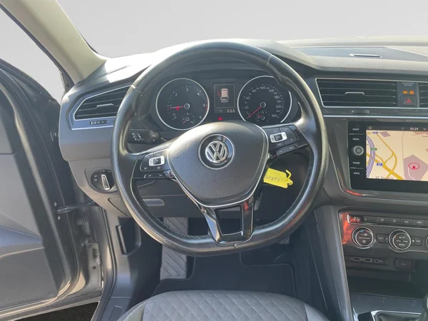 VOLKSWAGEN Tiguan (2019) — foto 3 van 21