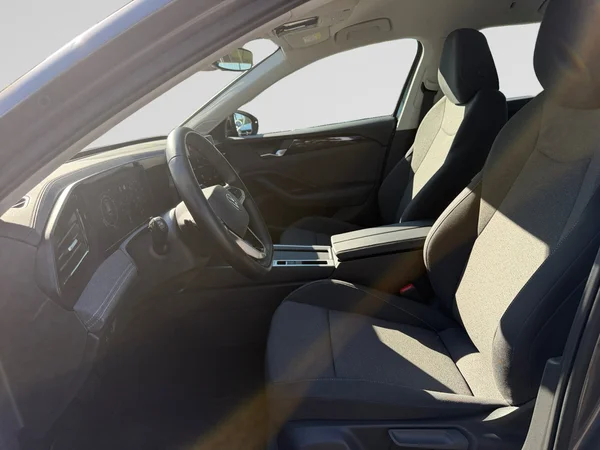 VOLKSWAGEN Passat SW (2024) — foto 3 van 22