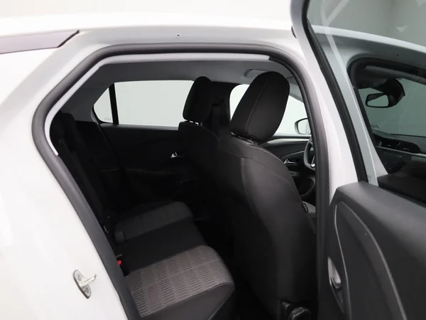 Opel Corsa-e (2022) — foto 28 van 39