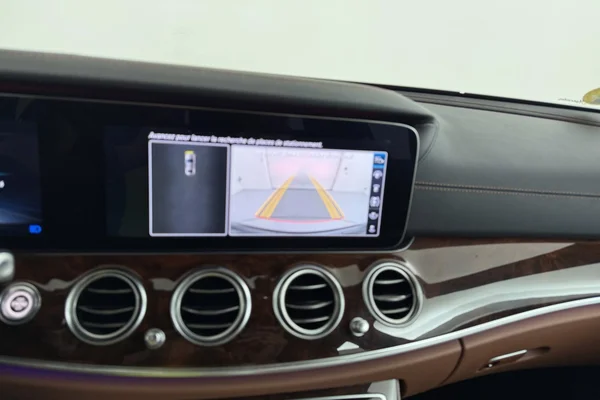 Mercedes-Benz E-Class (W213) (2019) — foto 16 van 34