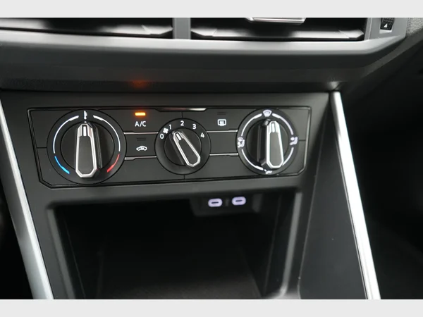 VOLKSWAGEN Polo (2023) — foto 15 van 24