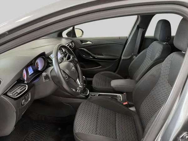 Opel Astra (2018) — foto 19 van 20