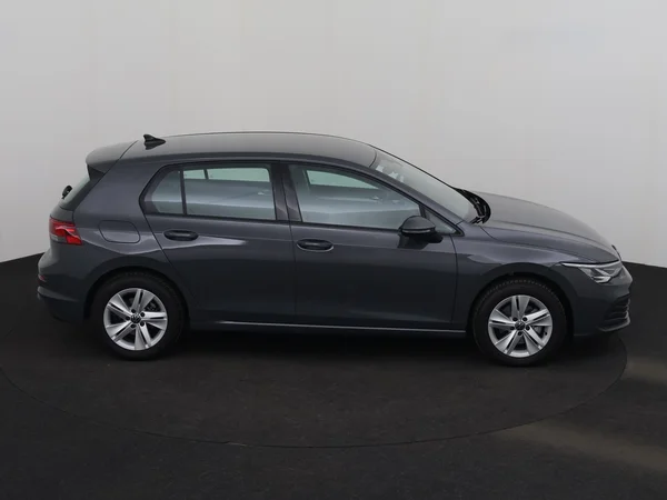 VOLKSWAGEN Golf (2024) — foto 24 van 28