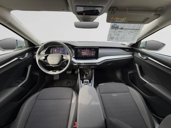 SKODA Octavia Combi (2025) — foto 5 van 24