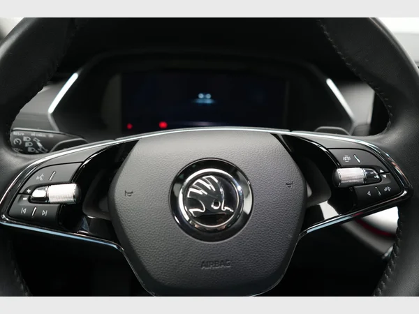 SKODA Octavia Combi (2024) — foto 2 van 29
