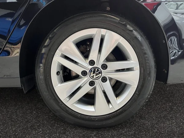 VOLKSWAGEN Golf VIII SW (2023) — foto 8 van 16