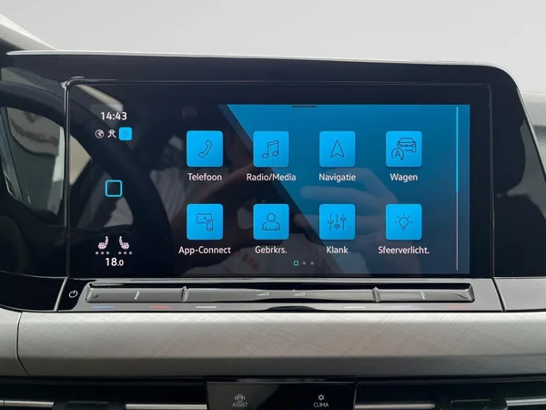 VOLKSWAGEN Golf VIII SW (2024) — foto 4 van 22