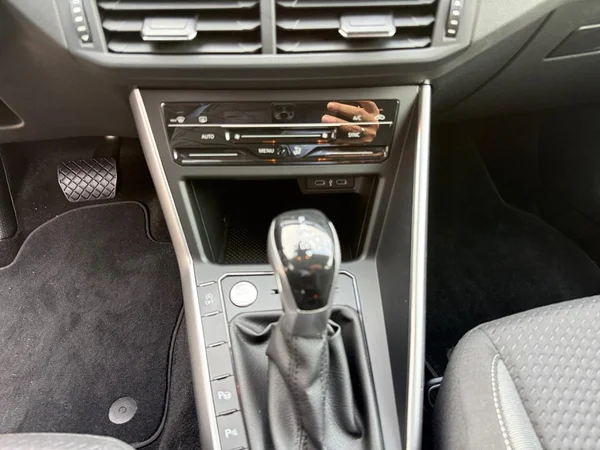 VOLKSWAGEN Polo (2024) — foto 4 van 22