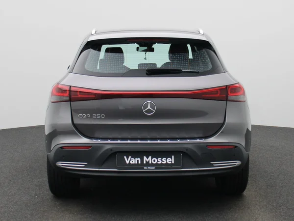 Mercedes-Benz EQA (2024) — foto 39 van 43