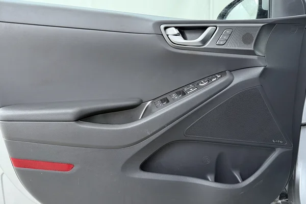 Hyundai Ioniq Hev (2020) — foto 8 van 20