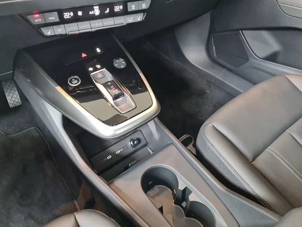 AUDI Q4 e-tron (2025) — foto 5 van 18